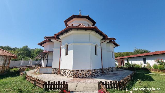 Schitul „Acoperământul Maicii Domnului” Șura Mare