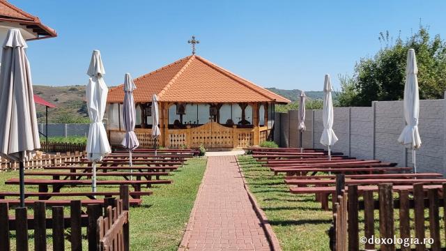 Schitul „Acoperământul Maicii Domnului” Șura Mare
