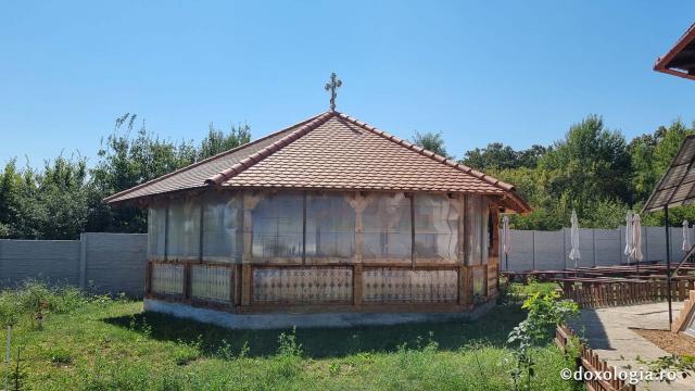 Schitul „Acoperământul Maicii Domnului” Șura Mare
