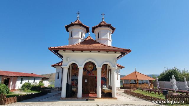 Schitul „Acoperământul Maicii Domnului” Șura Mare