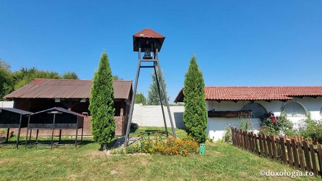 Schitul „Acoperământul Maicii Domnului” Șura Mare