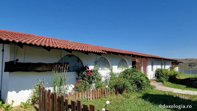 Schitul „Acoperământul Maicii Domnului” Șura Mare