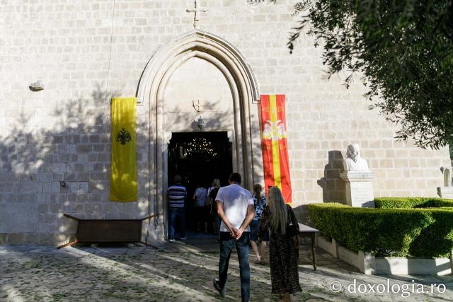 Prăznuirea Sfântului Neofit Zăvorâtul la mănăstirea sa din Cipru