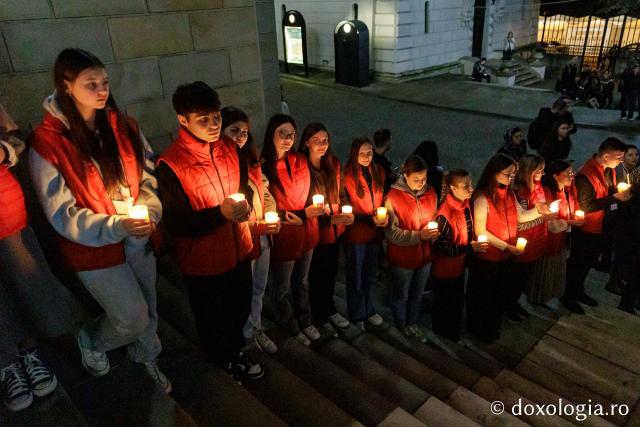 Întâmpinarea cinstitelor moaște ale Sfântului Mare Mucenic și Tămăduitor Pantelimon / Foto: Oana Nechifor (Foto) Jurnal de pelerin la Sfânta Cuvioasă Parascheva – Ziua a II-a, 9 octombrie 2024