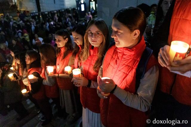 Întâmpinarea cinstitelor moaște ale Sfântului Mare Mucenic și Tămăduitor Pantelimon / Foto: Oana Nechifor (Foto) Întâmpinarea cinstitelor moaște ale Sfântului Mare Mucenic și Tămăduitor Pantelimon