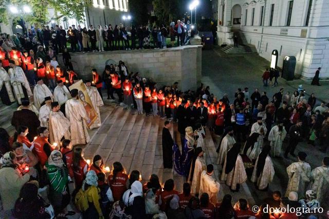 Întâmpinarea cinstitelor moaște ale Sfântului Mare Mucenic și Tămăduitor Pantelimon / Foto: Oana Nechifor (Foto) Jurnal de pelerin la Sfânta Cuvioasă Parascheva – Ziua a II-a, 9 octombrie 2024