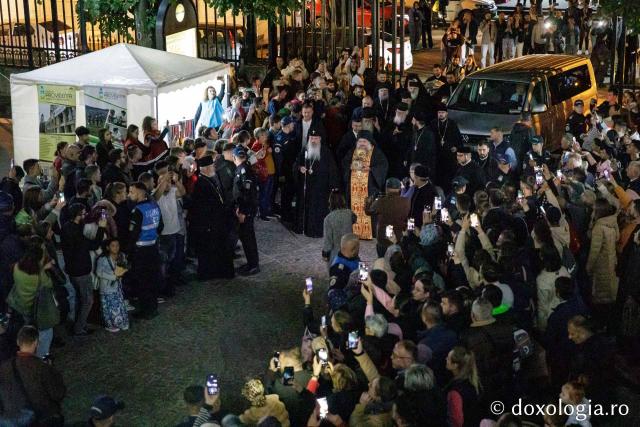 Întâmpinarea cinstitelor moaște ale Sfântului Mare Mucenic și Tămăduitor Pantelimon / Foto: Oana Nechifor (Foto) Întâmpinarea cinstitelor moaște ale Sfântului Mare Mucenic și Tămăduitor Pantelimon