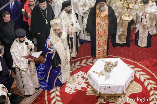 Întâmpinarea cinstitelor moaște ale Sfântului Mare Mucenic și Tămăduitor Pantelimon / Foto: Oana Nechifor (Foto) Jurnal de pelerin la Sfânta Cuvioasă Parascheva – Ziua a II-a, 9 octombrie 2024