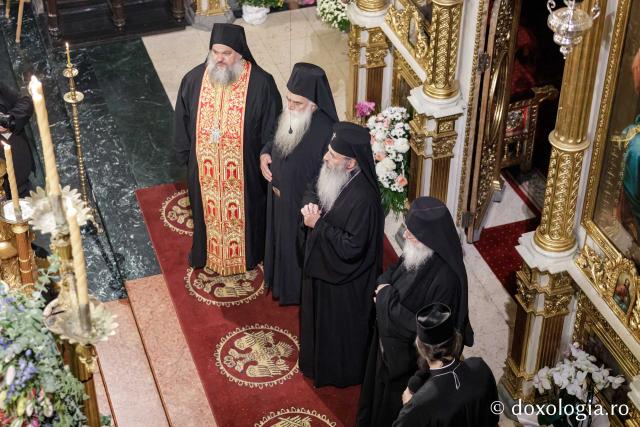Întâmpinarea cinstitelor moaște ale Sfântului Mare Mucenic și Tămăduitor Pantelimon / Foto: Oana Nechifor (Foto) Întâmpinarea cinstitelor moaște ale Sfântului Mare Mucenic și Tămăduitor Pantelimon