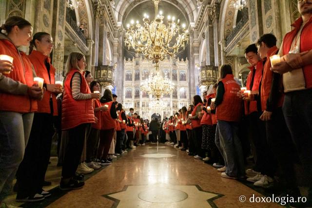 Întâmpinarea cinstitelor moaște ale Sfântului Mare Mucenic și Tămăduitor Pantelimon / Foto: Oana Nechifor (Foto) Întâmpinarea cinstitelor moaște ale Sfântului Mare Mucenic și Tămăduitor Pantelimon