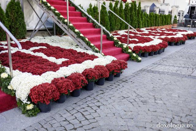 (Foto) Florile Sfintei Parascheva – jertfă în culori pentru Ocrotitoarea Moldovei