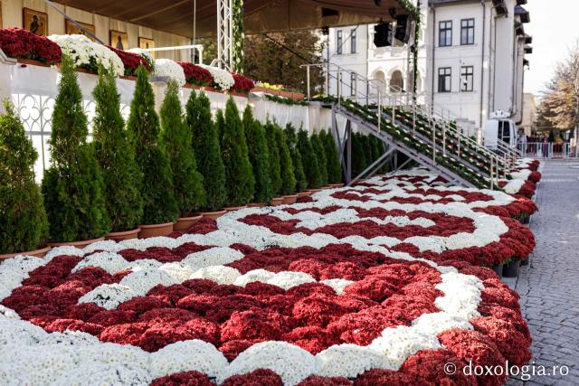 (Foto) Florile Sfintei Parascheva – jertfă în culori pentru Ocrotitoarea Moldovei
