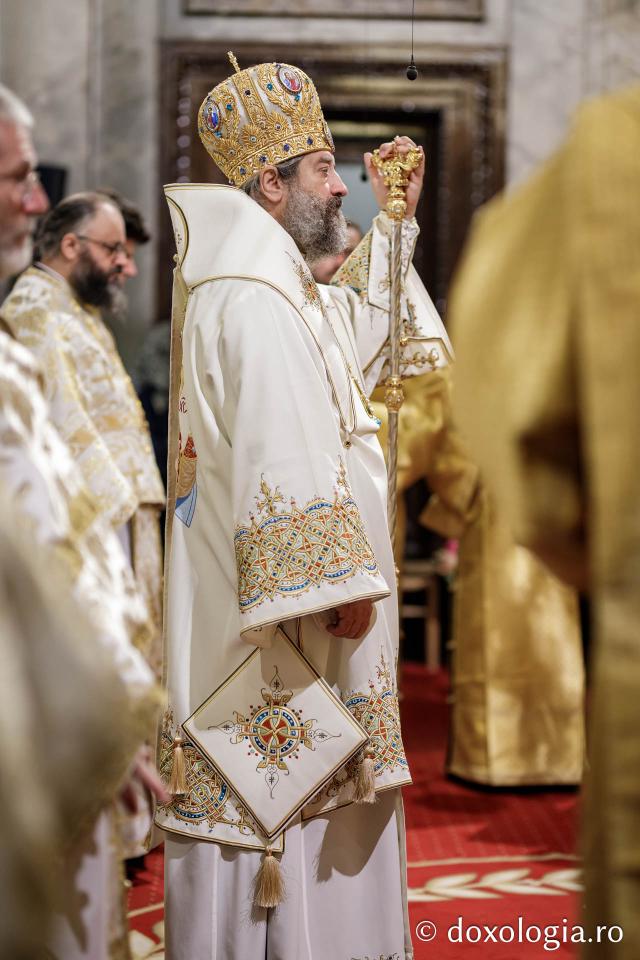 PS Nichifor Botoșăneanul a slujit la Catedrala Mitropolitană din Iași în a șasea zi de pelerinaj / Foto: Oana Nechifor (Foto) Liturghie în ajun de 14 octombrie: PS Părinte Nichifor, în mijlocul pelerinilor Sfintei Parascheva