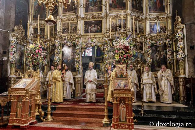 PS Nichifor Botoșăneanul a slujit la Catedrala Mitropolitană din Iași în a șasea zi de pelerinaj / Foto: Oana Nechifor (Foto) Liturghie în ajun de 14 octombrie: PS Părinte Nichifor, în mijlocul pelerinilor Sfintei Parascheva