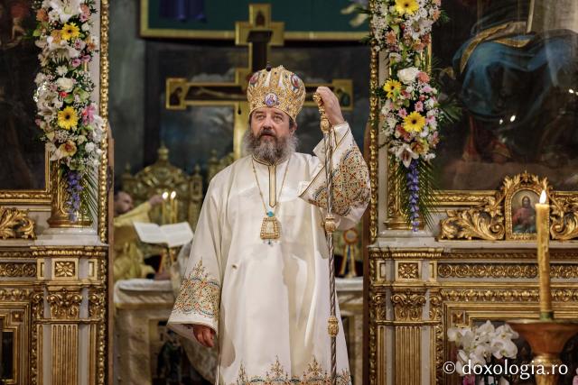 PS Nichifor Botoșăneanul a slujit la Catedrala Mitropolitană din Iași în a șasea zi de pelerinaj / Foto: Oana Nechifor (Foto) Liturghie în ajun de 14 octombrie: PS Părinte Nichifor, în mijlocul pelerinilor Sfintei Parascheva
