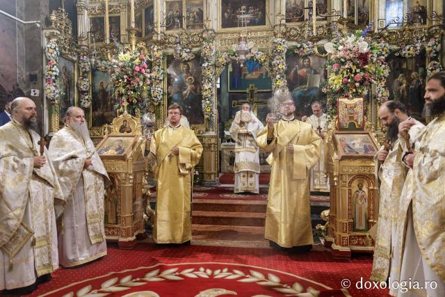 PS Nichifor Botoșăneanul a slujit la Catedrala Mitropolitană din Iași în a șasea zi de pelerinaj / Foto: Oana Nechifor (Foto) Liturghie în ajun de 14 octombrie: PS Părinte Nichifor, în mijlocul pelerinilor Sfintei Parascheva