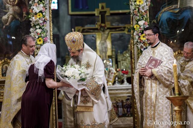Liturghie în ajun de 14 octombrie la Catedrala Mitropolitană din Iași în a șasea zi de pelerinaj / Foto: Oana Nechifor (Foto) Liturghie în ajun de 14 octombrie: PS Părinte Nichifor, în mijlocul pelerinilor Sfintei Parascheva