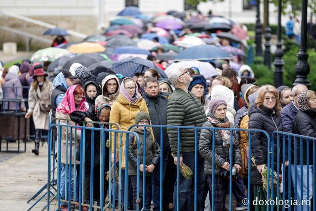 Jurnal de pelerin la Sfânta Cuvioasă Parascheva – Ziua a VIII-a, 15 octombrie 2024 / foto: Oana Nechifor (Foto) Jurnal de pelerin la Sfânta Cuvioasă Parascheva – Ziua a VIII-a, 15 octombrie 2024