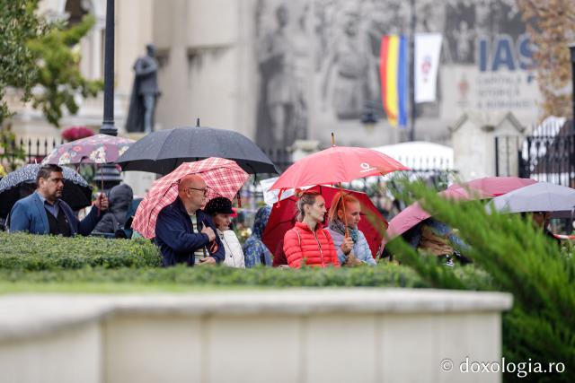 Jurnal de pelerin la Sfânta Cuvioasă Parascheva – Ziua a VIII-a, 15 octombrie 2024 / foto: Oana Nechifor (Foto) Jurnal de pelerin la Sfânta Cuvioasă Parascheva – Ziua a VIII-a, 15 octombrie 2024