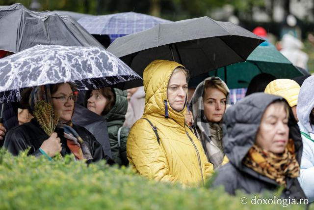 Jurnal de pelerin la Sfânta Cuvioasă Parascheva – Ziua a VIII-a, 15 octombrie 2024 / foto: Oana Nechifor (Foto) Jurnal de pelerin la Sfânta Cuvioasă Parascheva – Ziua a VIII-a, 15 octombrie 2024