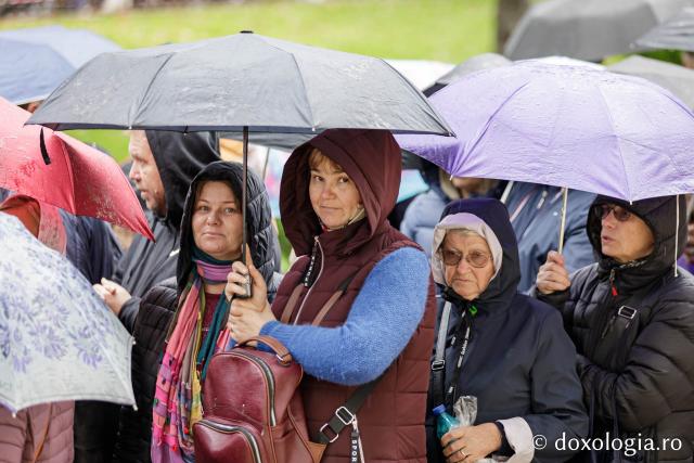 Jurnal de pelerin la Sfânta Cuvioasă Parascheva – Ziua a VIII-a, 15 octombrie 2024 / foto: Oana Nechifor (Foto) Jurnal de pelerin la Sfânta Cuvioasă Parascheva – Ziua a VIII-a, 15 octombrie 2024