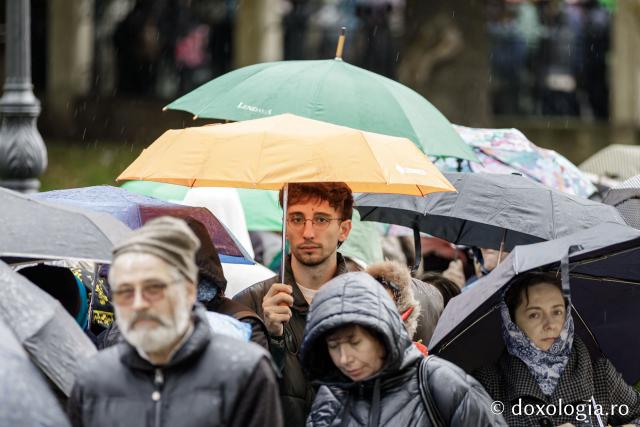 Jurnal de pelerin la Sfânta Cuvioasă Parascheva – Ziua a VIII-a, 15 octombrie 2024 / foto: Oana Nechifor (Foto) Jurnal de pelerin la Sfânta Cuvioasă Parascheva – Ziua a VIII-a, 15 octombrie 2024