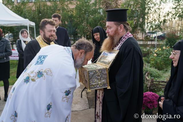 Brâul Maicii Domnului a poposit la Parohia „Sfântul Ioan Rusul” – Valea Adâncă din Iași / Foto: Mihail Vrăjitoru Brâul Maicii Domnului a poposit la Parohia „Sfântul Ioan Rusul” – Valea Adâncă din Iași