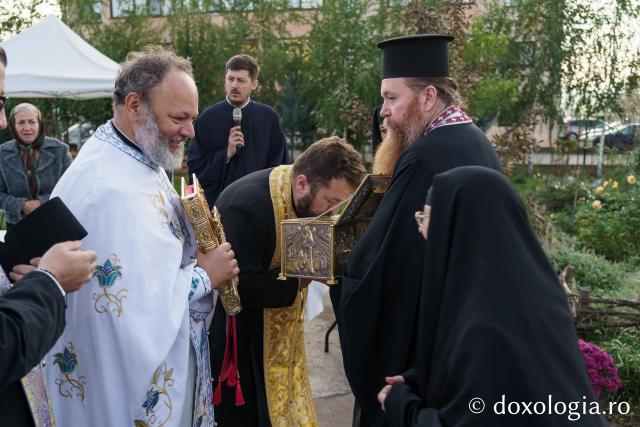 Brâul Maicii Domnului a poposit la Parohia „Sfântul Ioan Rusul” – Valea Adâncă din Iași / Foto: Mihail Vrăjitoru Brâul Maicii Domnului a poposit la Parohia „Sfântul Ioan Rusul” – Valea Adâncă din Iași