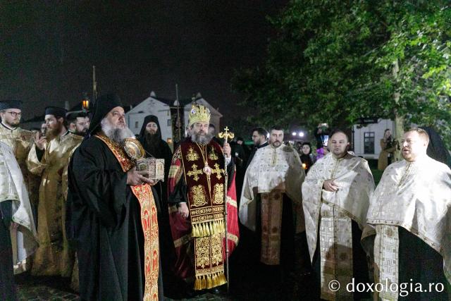 Moaștele Sfintei Parascheva au fost așezate în Catedrala Mitropolitană din Iași / Foto: pr. Silviu Cluci Moaștele Sfintei Parascheva au fost așezate în Catedrala Mitropolitană din Iași