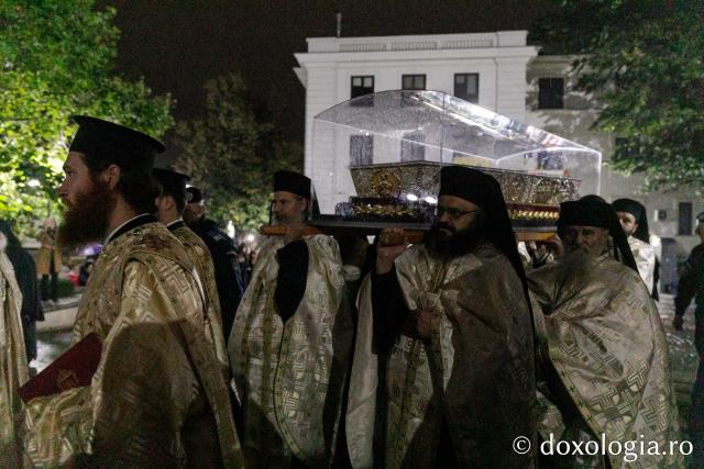 Moaștele Sfintei Parascheva au fost așezate în Catedrala Mitropolitană din Iași / Foto: pr. Silviu Cluci Moaștele Sfintei Parascheva au fost așezate în Catedrala Mitropolitană din Iași