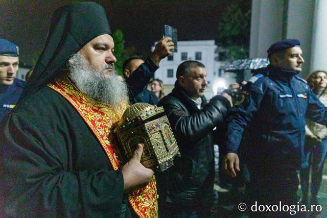 Moaștele Sfintei Parascheva au fost așezate în Catedrala Mitropolitană din Iași / Foto: pr. Silviu Cluci Moaștele Sfintei Parascheva au fost așezate în Catedrala Mitropolitană din Iași