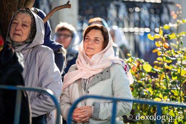 Rugăciune și bucurie: uniți sub ocrotirea Sfintei Parascheva și a Sfântului Pantelimon, Vindecătorul / Foto: Oana Nechifor Rugăciune și bucurie: uniți sub ocrotirea Sfintei Parascheva și a Sfântului Pantelimon, Vindecătorul