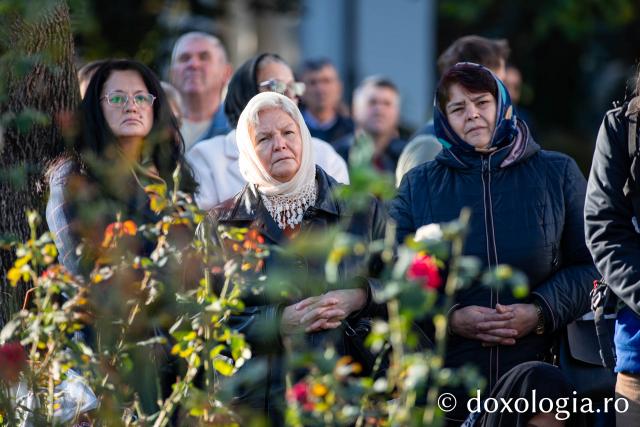 Rugăciune și bucurie: uniți sub ocrotirea Sfintei Parascheva și a Sfântului Pantelimon, Vindecătorul / Foto: Oana Nechifor Rugăciune și bucurie: uniți sub ocrotirea Sfintei Parascheva și a Sfântului Pantelimon, Vindecătorul