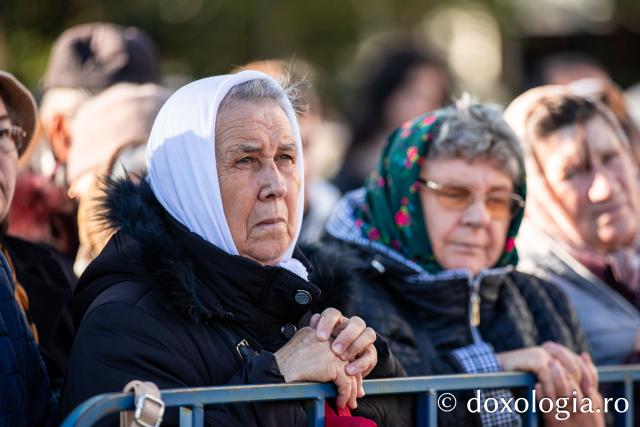 Rugăciune și bucurie: uniți sub ocrotirea Sfintei Parascheva și a Sfântului Pantelimon, Vindecătorul / Foto: Oana Nechifor Rugăciune și bucurie: uniți sub ocrotirea Sfintei Parascheva și a Sfântului Pantelimon, Vindecătorul