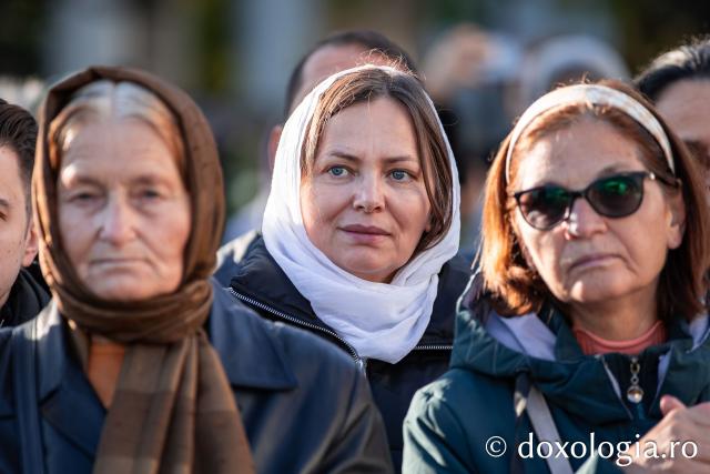 Rugăciune și bucurie: uniți sub ocrotirea Sfintei Parascheva și a Sfântului Pantelimon, Vindecătorul / Foto: Oana Nechifor Rugăciune și bucurie: uniți sub ocrotirea Sfintei Parascheva și a Sfântului Pantelimon, Vindecătorul