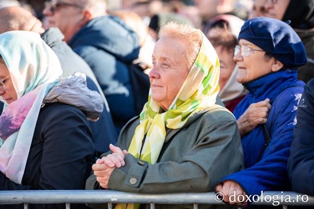 Rugăciune și bucurie: uniți sub ocrotirea Sfintei Parascheva și a Sfântului Pantelimon, Vindecătorul / Foto: Oana Nechifor Rugăciune și bucurie: uniți sub ocrotirea Sfintei Parascheva și a Sfântului Pantelimon, Vindecătorul