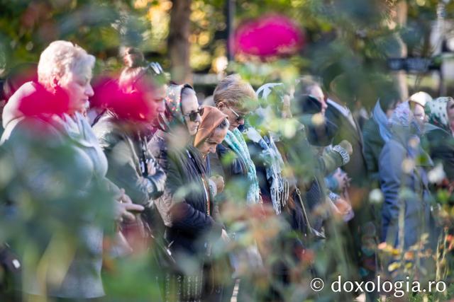 Rugăciune și bucurie: uniți sub ocrotirea Sfintei Parascheva și a Sfântului Pantelimon, Vindecătorul / Foto: Oana Nechifor Rugăciune și bucurie: uniți sub ocrotirea Sfintei Parascheva și a Sfântului Pantelimon, Vindecătorul
