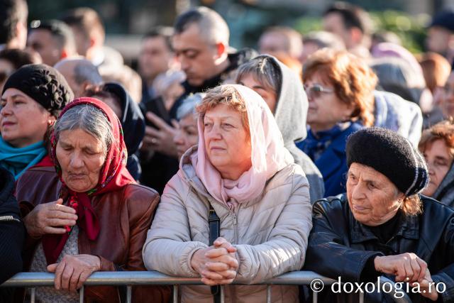Rugăciune și bucurie: uniți sub ocrotirea Sfintei Parascheva și a Sfântului Pantelimon, Vindecătorul / Foto: Oana Nechifor Rugăciune și bucurie: uniți sub ocrotirea Sfintei Parascheva și a Sfântului Pantelimon, Vindecătorul