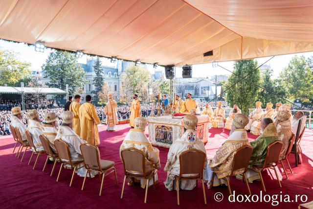 Sfânta Liturghie – Hramul Sfintei Cuvioase Parascheva, 2024
