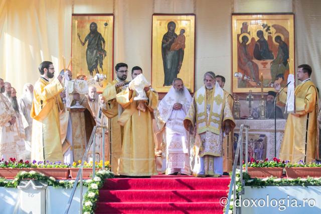Sfânta Liturghie – Hramul Sfintei Cuvioase Parascheva, 2024