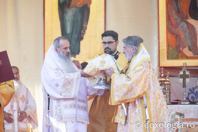 Sfânta Liturghie – Hramul Sfintei Cuvioase Parascheva, 2024