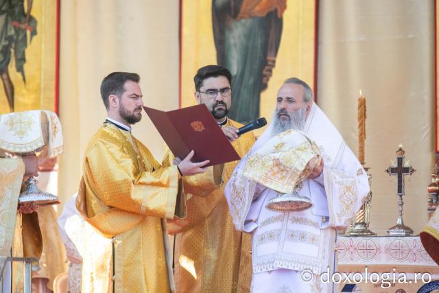 Sfânta Liturghie – Hramul Sfintei Cuvioase Parascheva, 2024