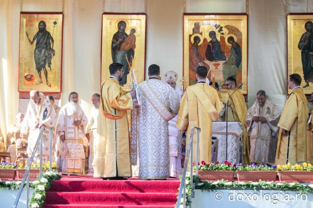 Sfânta Liturghie – Hramul Sfintei Cuvioase Parascheva, 2024