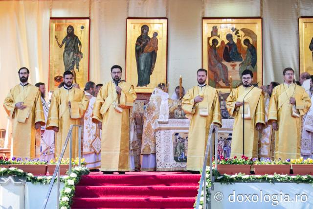 Sfânta Liturghie – Hramul Sfintei Cuvioase Parascheva, 2024