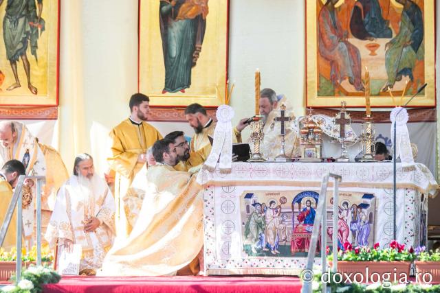 Sfânta Liturghie – Hramul Sfintei Cuvioase Parascheva, 2024