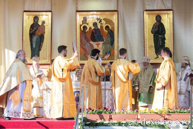 Sfânta Liturghie – Hramul Sfintei Cuvioase Parascheva, 2024