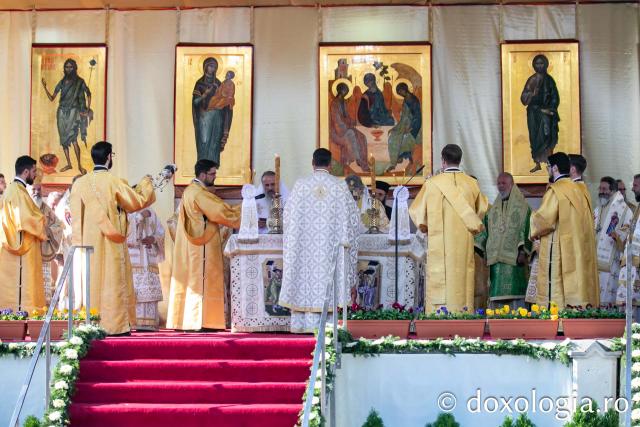 Sfânta Liturghie – Hramul Sfintei Cuvioase Parascheva, 2024