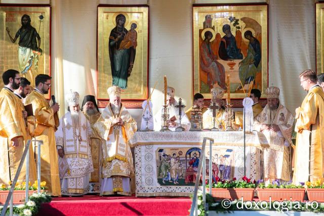 Sfânta Liturghie – Hramul Sfintei Cuvioase Parascheva, 2024
