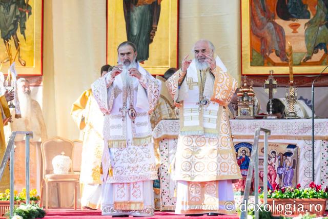 Sfânta Liturghie – Hramul Sfintei Cuvioase Parascheva, 2024