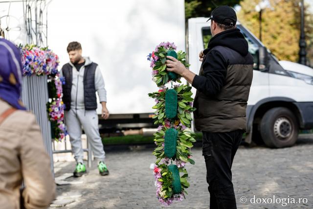 Împodobirea baldachinului Sfintei Parascheva